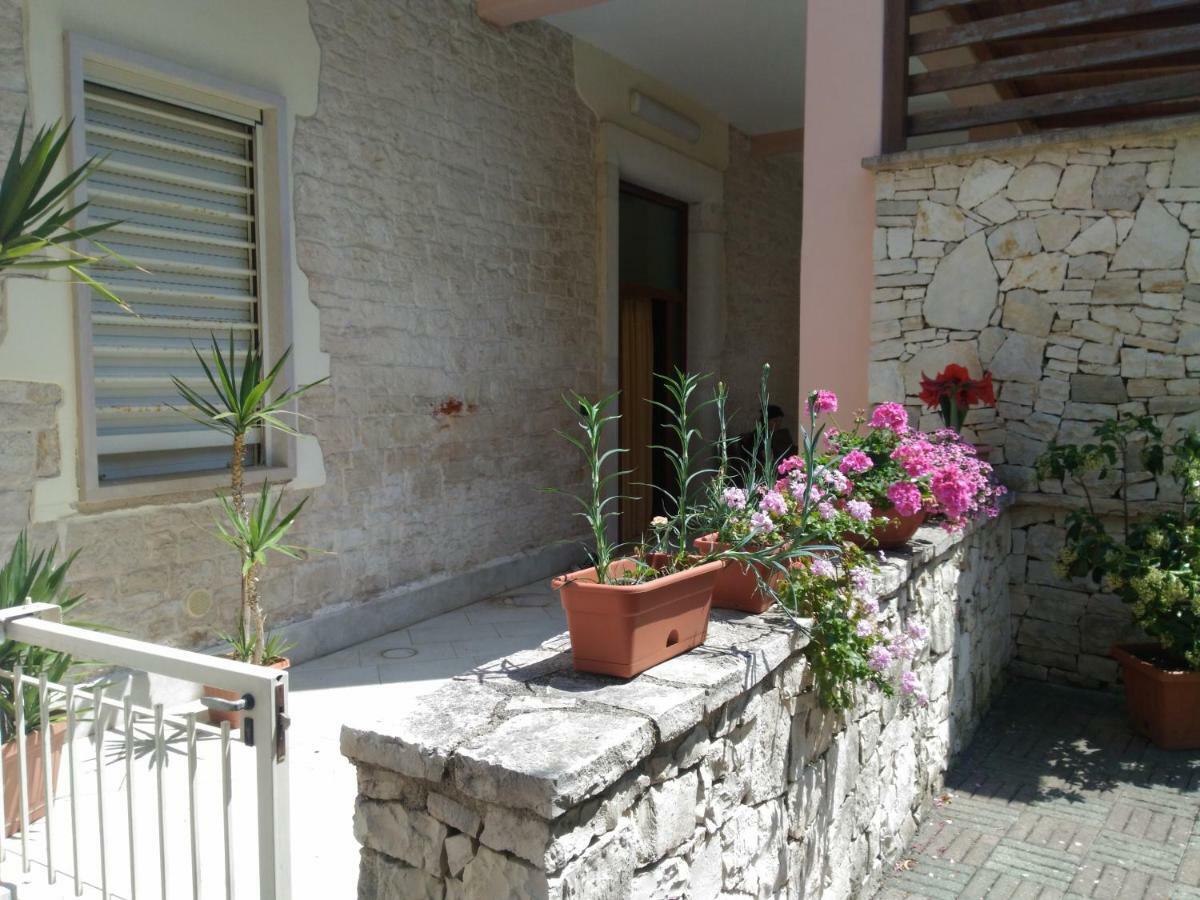La Pietra Smeraldina Villa Bari Esterno foto